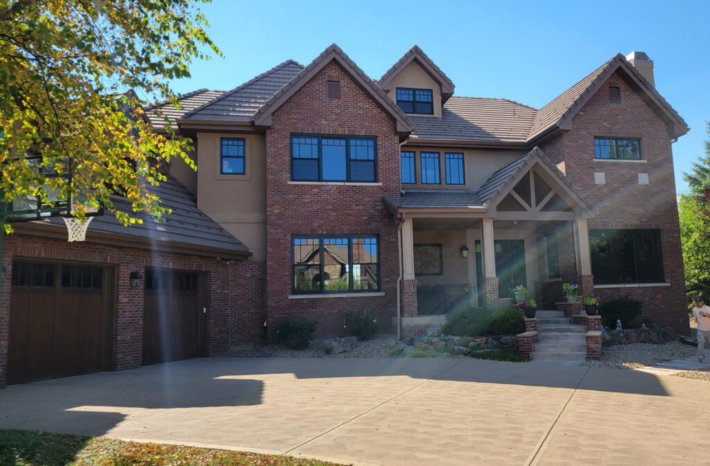 Roof replacement contractor in Castle Pines Colorado